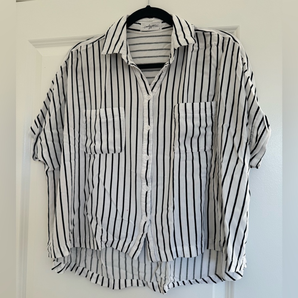 Button down, high-low top
